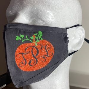Women’s vine monogrammed pumpkin facial mask
